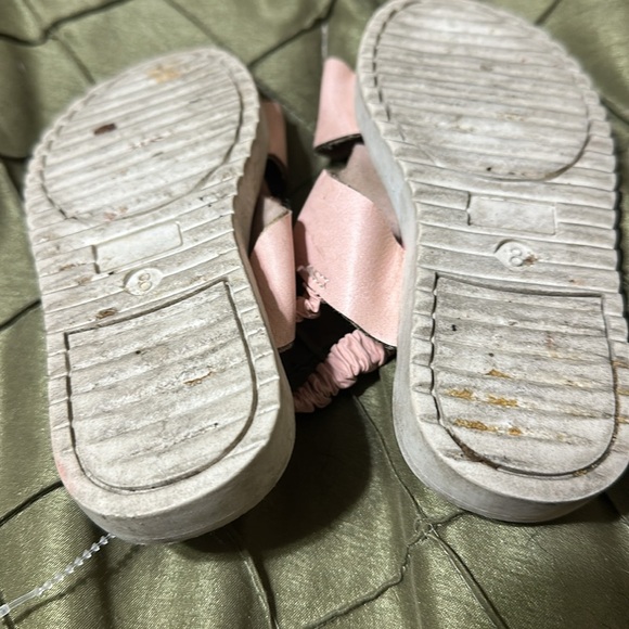 Michael Kors Blush Baby Sandals with Gold Logo - Picture 4 of 4